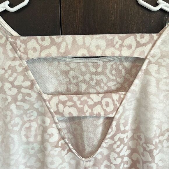 NWT First Love Boutique Leopard Print Top Small - Picture 3 of 5